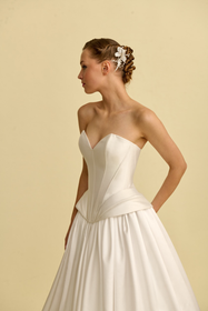 Load image into Gallery viewer, Romantik tasarımı, zarif dantel detayları ve modern çizgileriyle her gelin için özel olarak tasarlanmış A kesim, prenses ve balık model gelinlik koleksiyonu.
