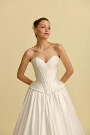 Load image into Gallery viewer, Romantik tasarımı, zarif dantel detayları ve modern çizgileriyle her gelin için özel olarak tasarlanmış A kesim, prenses ve balık model gelinlik koleksiyonu.
