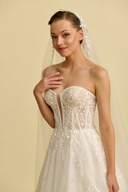 Load image into Gallery viewer, Romantik tasarımı, zarif dantel detayları ve modern çizgileriyle her gelin için özel olarak tasarlanmış A kesim, prenses ve balık model gelinlik koleksiyonu.
