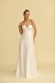 Load image into Gallery viewer, Romantik tasarımı, zarif dantel detayları ve modern çizgileriyle her gelin için özel olarak tasarlanmış A kesim, prenses ve balık model gelinlik koleksiyonu.
