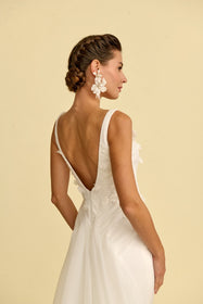 Load image into Gallery viewer, Romantik tasarımı, zarif dantel detayları ve modern çizgileriyle her gelin için özel olarak tasarlanmış A kesim, prenses ve balık model gelinlik koleksiyonu.
