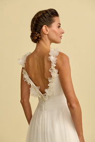 Görseli Galeri görüntüleyiciye yükleyin, Romantik tasarımı, zarif dantel detayları ve modern çizgileriyle her gelin için özel olarak tasarlanmış A kesim, prenses ve balık model gelinlik koleksiyonu.
