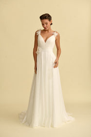 Görseli Galeri görüntüleyiciye yükleyin, Romantik tasarımı, zarif dantel detayları ve modern çizgileriyle her gelin için özel olarak tasarlanmış A kesim, prenses ve balık model gelinlik koleksiyonu.
