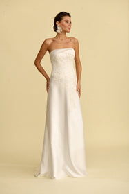 Görseli Galeri görüntüleyiciye yükleyin, Romantik tasarımı, zarif dantel detayları ve modern çizgileriyle her gelin için özel olarak tasarlanmış A kesim, prenses ve balık model gelinlik koleksiyonu.
