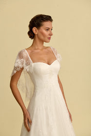 Görseli Galeri görüntüleyiciye yükleyin, Romantik tasarımı, zarif dantel detayları ve modern çizgileriyle her gelin için özel olarak tasarlanmış A kesim, prenses ve balık model gelinlik koleksiyonu.
