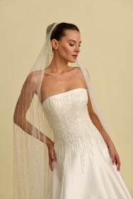 Görseli Galeri görüntüleyiciye yükleyin, Romantik tasarımı, zarif dantel detayları ve modern çizgileriyle her gelin için özel olarak tasarlanmış A kesim, prenses ve balık model gelinlik koleksiyonu.
