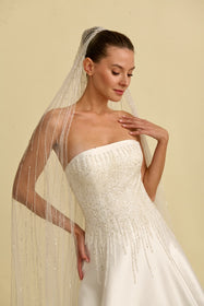 Görseli Galeri görüntüleyiciye yükleyin, Romantik tasarımı, zarif dantel detayları ve modern çizgileriyle her gelin için özel olarak tasarlanmış A kesim, prenses ve balık model gelinlik koleksiyonu.
