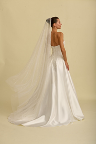 Load image into Gallery viewer, Romantik tasarımı, zarif dantel detayları ve modern çizgileriyle her gelin için özel olarak tasarlanmış A kesim, prenses ve balık model gelinlik koleksiyonu.
