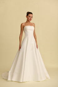 Görseli Galeri görüntüleyiciye yükleyin, Romantik tasarımı, zarif dantel detayları ve modern çizgileriyle her gelin için özel olarak tasarlanmış A kesim, prenses ve balık model gelinlik koleksiyonu.
