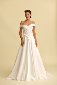 Görseli Galeri görüntüleyiciye yükleyin, Romantik tasarımı, zarif dantel detayları ve modern çizgileriyle her gelin için özel olarak tasarlanmış A kesim, prenses ve balık model gelinlik koleksiyonu.
