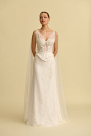 Görseli Galeri görüntüleyiciye yükleyin, Romantik tasarımı, zarif dantel detayları ve modern çizgileriyle her gelin için özel olarak tasarlanmış A kesim, prenses ve balık model gelinlik koleksiyonu.
