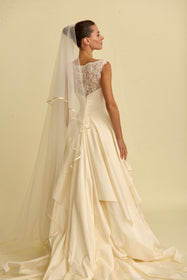 Görseli Galeri görüntüleyiciye yükleyin, Romantik tasarımı, zarif dantel detayları ve modern çizgileriyle her gelin için özel olarak tasarlanmış A kesim, prenses ve balık model gelinlik koleksiyonu.
