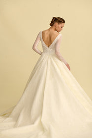 Görseli Galeri görüntüleyiciye yükleyin, Romantik tasarımı, zarif dantel detayları ve modern çizgileriyle her gelin için özel olarak tasarlanmış A kesim, prenses ve balık model gelinlik koleksiyonu.
