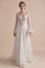 Load image into Gallery viewer, AKAY Gelinlik’e ait uzun kollu dantel A kesim gelinlik modeli. Transparan detaylı üst beden, floral işlemeler ve zarif kuyruk formuyla modern romantik bridal couture tasarım.
