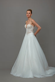 Load image into Gallery viewer, Akay A line gelinlik modeli, romantik dantel detaylı klasik A kesim tül düğün gelinliği
