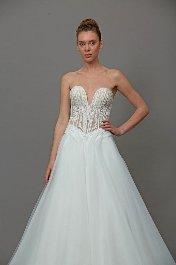 Akay A line gelinlik modeli, romantik dantel detaylı klasik A kesim tül düğün gelinliği