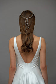 Görseli Galeri görüntüleyiciye yükleyin, Akay a kesim gelinlik modeli, kare yaka modern detaylarıyla düğün gelinliği
