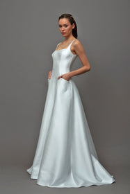 Görseli Galeri görüntüleyiciye yükleyin, Akay a kesim gelinlik modeli, kare yaka modern detaylarıyla düğün gelinliği
