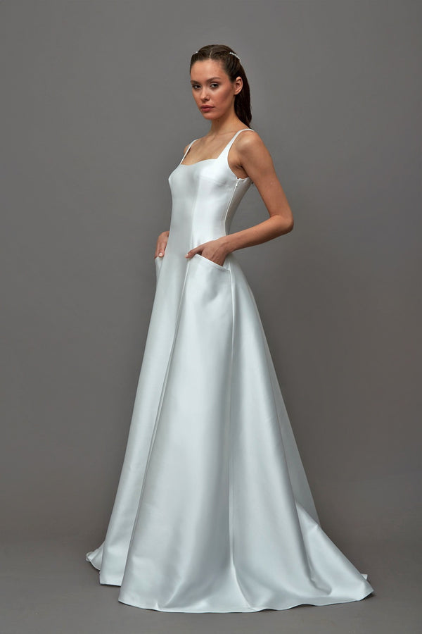 Akay a kesim gelinlik modeli, kare yaka modern detaylarıyla düğün gelinliği