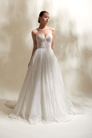 Görseli Galeri görüntüleyiciye yükleyin, Akay kabarık prenses gelinlik modeli, ihtişamlı kabarık etek ve zarif üst detaylarıyla düğün gelinliği
