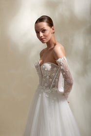 Load image into Gallery viewer, Akay A kesim gelinlik, üstten oturan ve aşağı doğru genişleyen zarif gelinlik tasarımı
