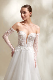 Load image into Gallery viewer, Akay A kesim gelinlik, üstten oturan ve aşağı doğru genişleyen zarif gelinlik tasarımı
