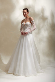 Load image into Gallery viewer, Akay A kesim gelinlik, üstten oturan ve aşağı doğru genişleyen zarif gelinlik tasarımı
