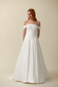 Load image into Gallery viewer, Akay A kesim gelinlik modeli, zarif dantel detaylı klasik ve romantik A line gelinlik
