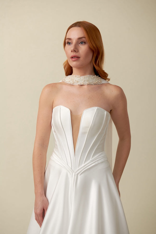 Akay A kesim gelinlik, üstten oturan ve aşağı doğru genişleyen zarif gelinlik tasarımı