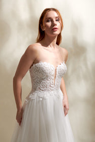 Görseli Galeri görüntüleyiciye yükleyin, Akay klasik A kesim gelinlik, zamansız stil ve romantik dantelli düğün gelinliği
