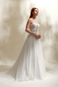 Görseli Galeri görüntüleyiciye yükleyin, Akay klasik A kesim gelinlik, zamansız stil ve romantik dantelli düğün gelinliği
