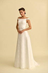 Load image into Gallery viewer, Akay A line gelinlik modeli, romantik dantel detaylı klasik A kesim düğün gelinliği
