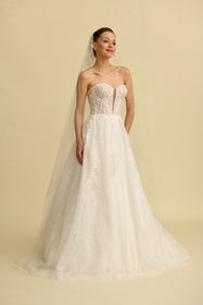 Load image into Gallery viewer, Akay A kesim gelinlik modeli, zarif dantel detaylı klasik ve romantik A line gelinlik
