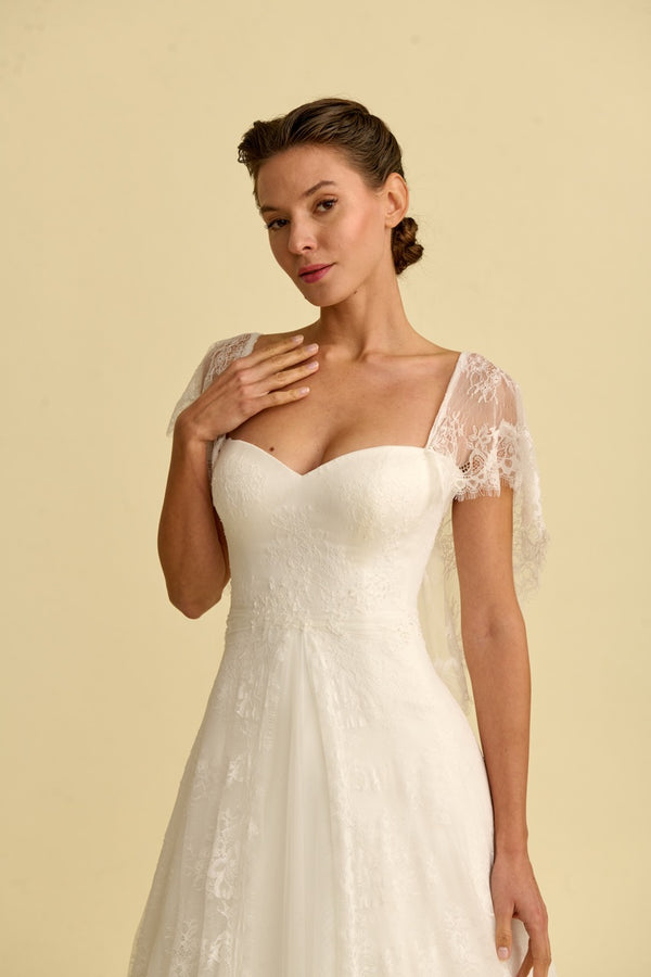 Akay A kesim gelinlik modeli, zarif dantel detaylı klasik ve romantik A line gelinlik