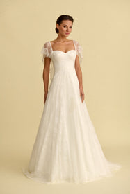 Load image into Gallery viewer, Akay A kesim gelinlik modeli, zarif dantel detaylı klasik ve romantik A line gelinlik
