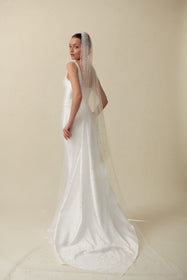 Görseli Galeri görüntüleyiciye yükleyin, Akay balık kesim düğün gelinliği, vücut hatlarını vurgulayan zarif ve modern tasarım
