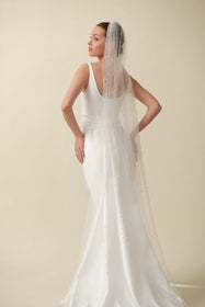 Görseli Galeri görüntüleyiciye yükleyin, Akay balık kesim düğün gelinliği, vücut hatlarını vurgulayan zarif ve modern tasarım
