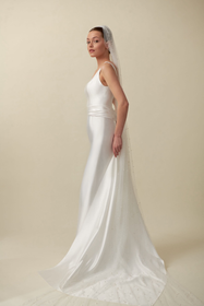 Görseli Galeri görüntüleyiciye yükleyin, Akay balık kesim düğün gelinliği, vücut hatlarını vurgulayan zarif ve modern tasarım
