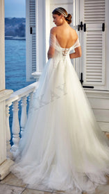 Load image into Gallery viewer, Akay balık form gelinlik, aşağı doğru açılan etekli zarif düğün gelinliği
