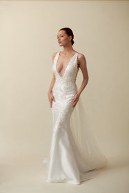 Load image into Gallery viewer, Akay balık model gelinlik, dar kesimli ışıltılı tasarım
