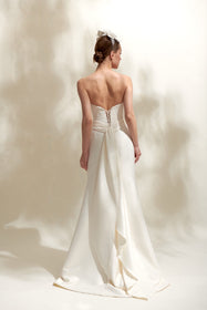 Görseli Galeri görüntüleyiciye yükleyin, Akay balık kesim gelinlik, vücudu saran modern bridal tasarım
