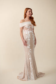 Görseli Galeri görüntüleyiciye yükleyin, Akay balık form gelinlik, aşağı doğru açılan etekli zarif düğün gelinliği
