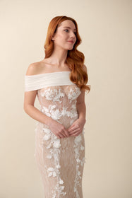 Görseli Galeri görüntüleyiciye yükleyin, Akay balık form gelinlik, aşağı doğru açılan etekli zarif düğün gelinliği
