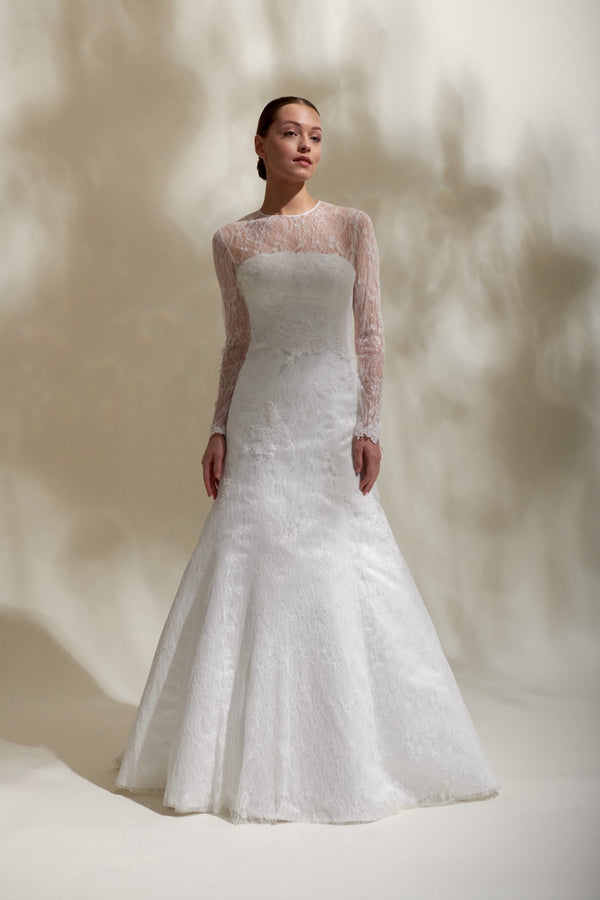 Akay fit kesim balık gelinlik modeli, şık ve feminen siluetli düğün elbisesi