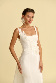 Görseli Galeri görüntüleyiciye yükleyin, Akay balık gelinlik modeli, vücuda oturan siluet ve zarif saten modern balık kesim gelinlik
