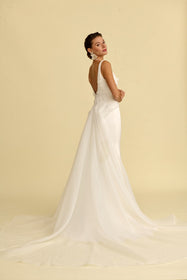 Görseli Galeri görüntüleyiciye yükleyin, Akay balık gelinlik modeli, vücuda oturan siluet ve zarif saten modern balık kesim gelinlik
