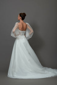 Görseli Galeri görüntüleyiciye yükleyin, Akay prenses kesim kabarık gelinlik, gösterişli tül etekli ve dantel detaylı klasik bridal tasarım
