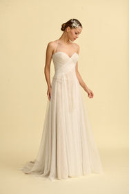 Görseli Galeri görüntüleyiciye yükleyin, Akay sade düz gelinlik, temiz hatlı ve şık minimalist bridal stil gelinlik modeli
