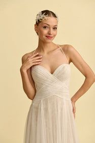 Görseli Galeri görüntüleyiciye yükleyin, Akay sade düz gelinlik, temiz hatlı ve şık minimalist bridal stil gelinlik modeli
