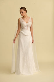 Load image into Gallery viewer, Akay düz gelinlik modeli, sade ve zarif siluetli, dantel, modern minimal gelinlik tasarımı
